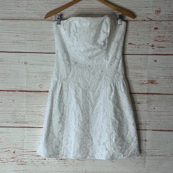 Lilly Pulitzer Jordan Strapless Mini Dress in Resort White Picque Lace Sz 4 - Picture 2 of 11
